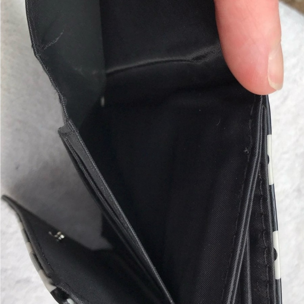 Woman's Wallet - Picture 4 of 4